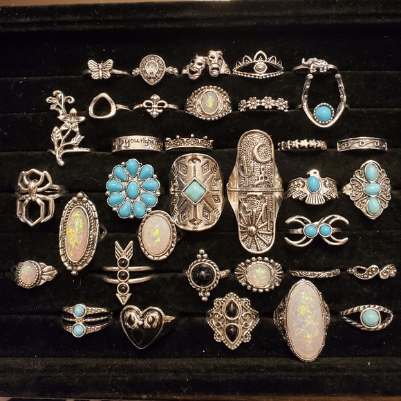 Jewelry - Lot of 35pcs fashion rings